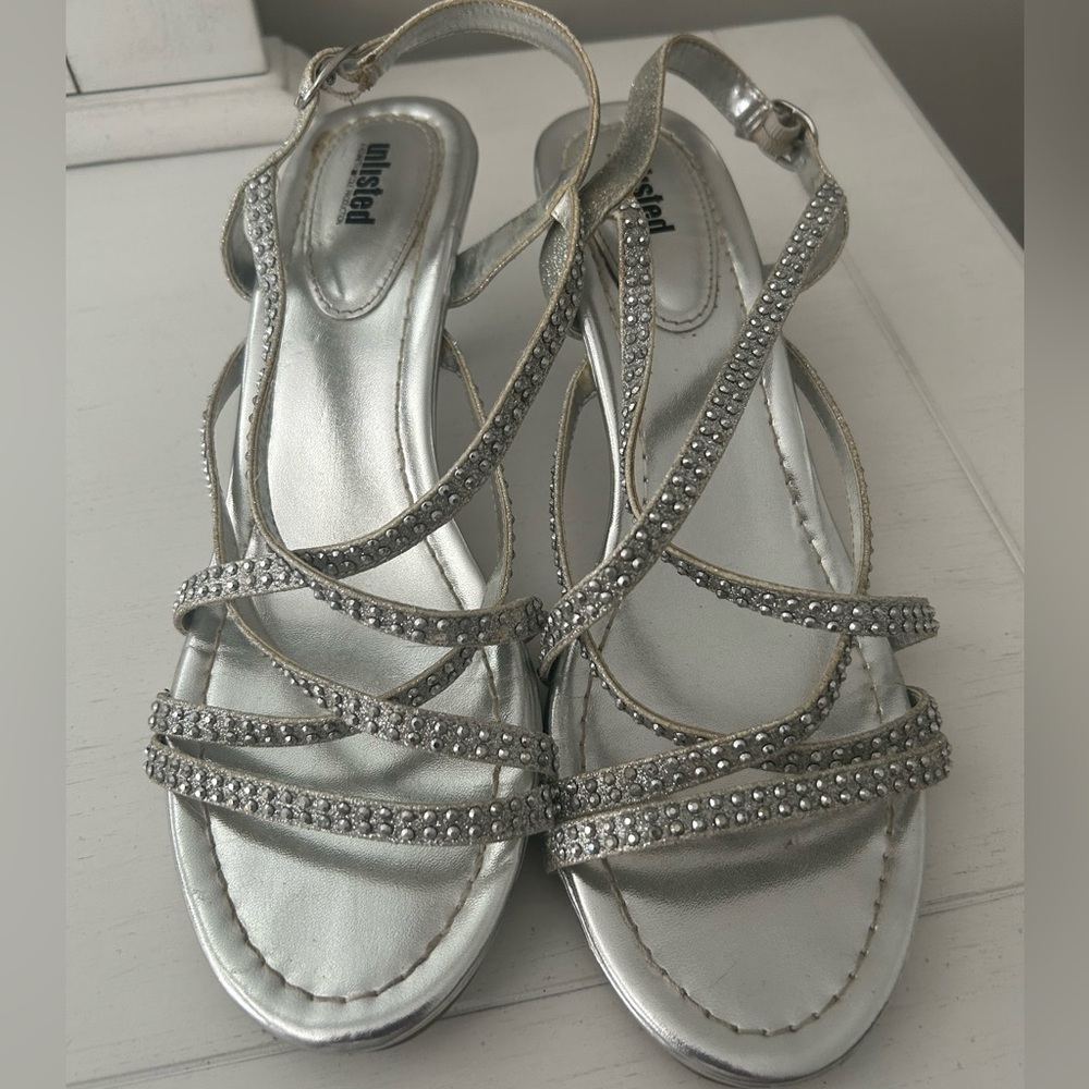 Unlisted by Kenneth Cole Kind Doll Silver Sparkly Womens/Heel Sz 10M